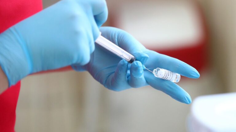 Продление кампании вакцинации против гриппа и коронавирусной инфекции